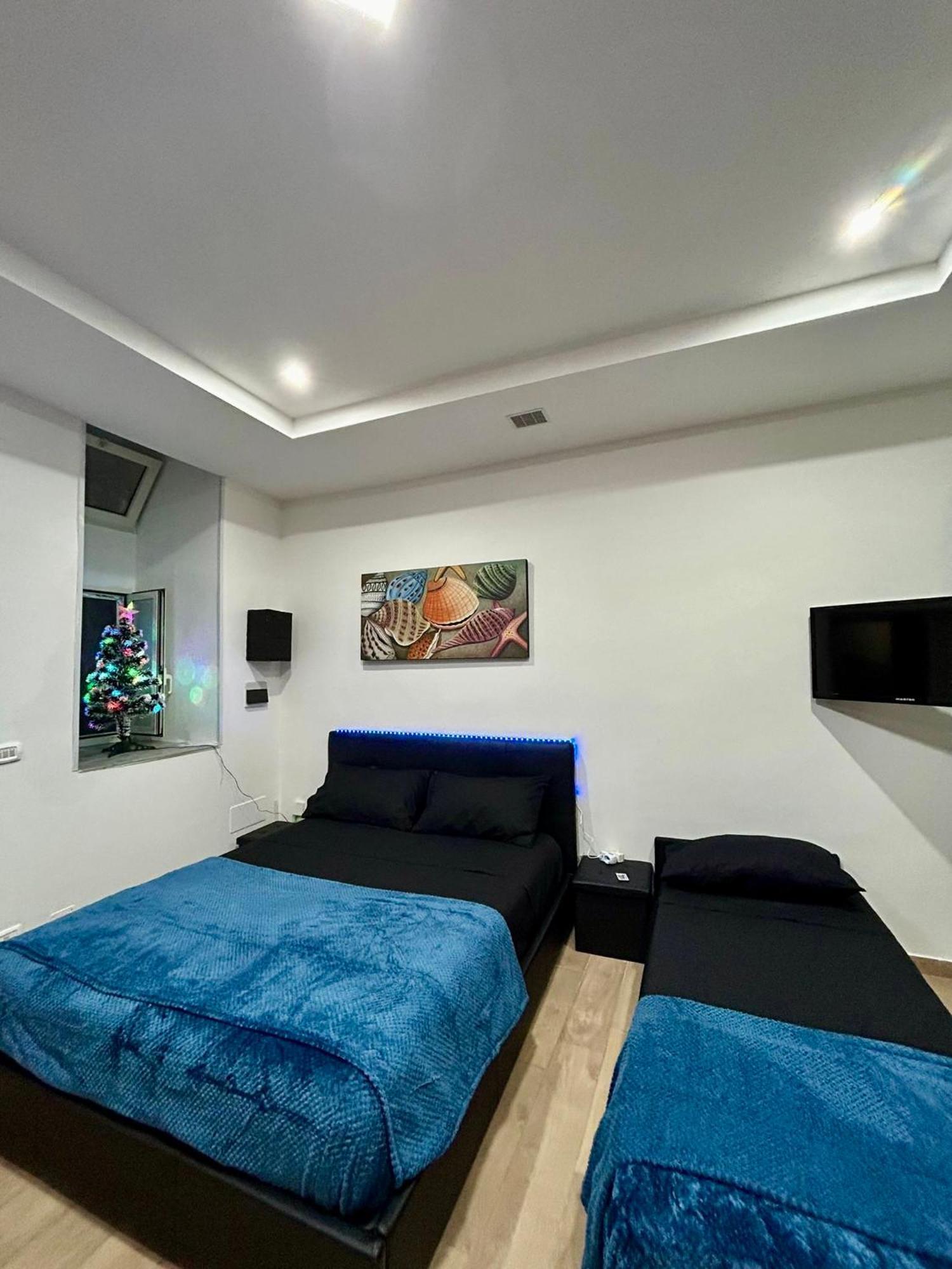 Golden House Apartment เนเปิลส์ ภายนอก รูปภาพ
